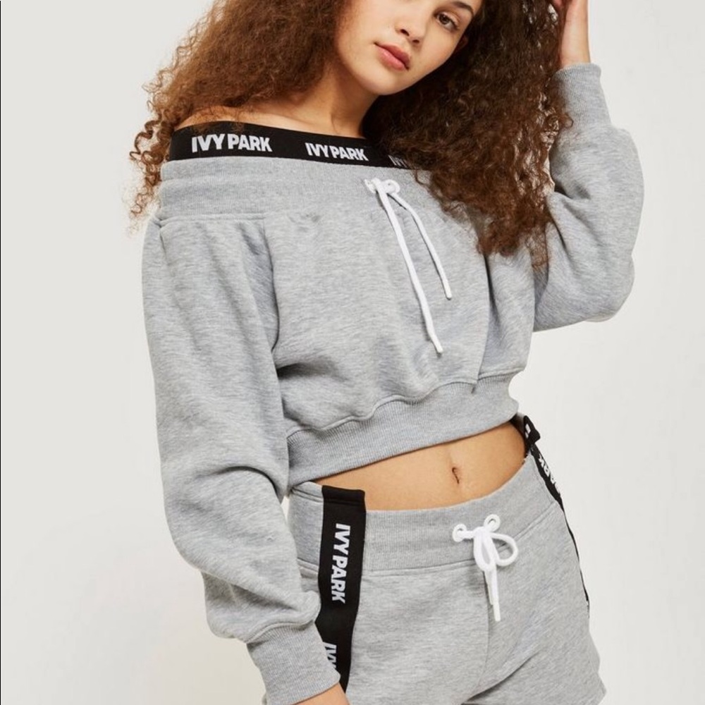 🚫SOLD🚫Ivy Park off the shoulder top